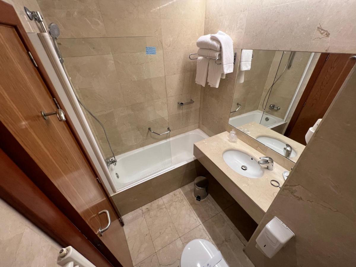 Duque De Wellington Hotel Витория-Гастейс Екстериор снимка