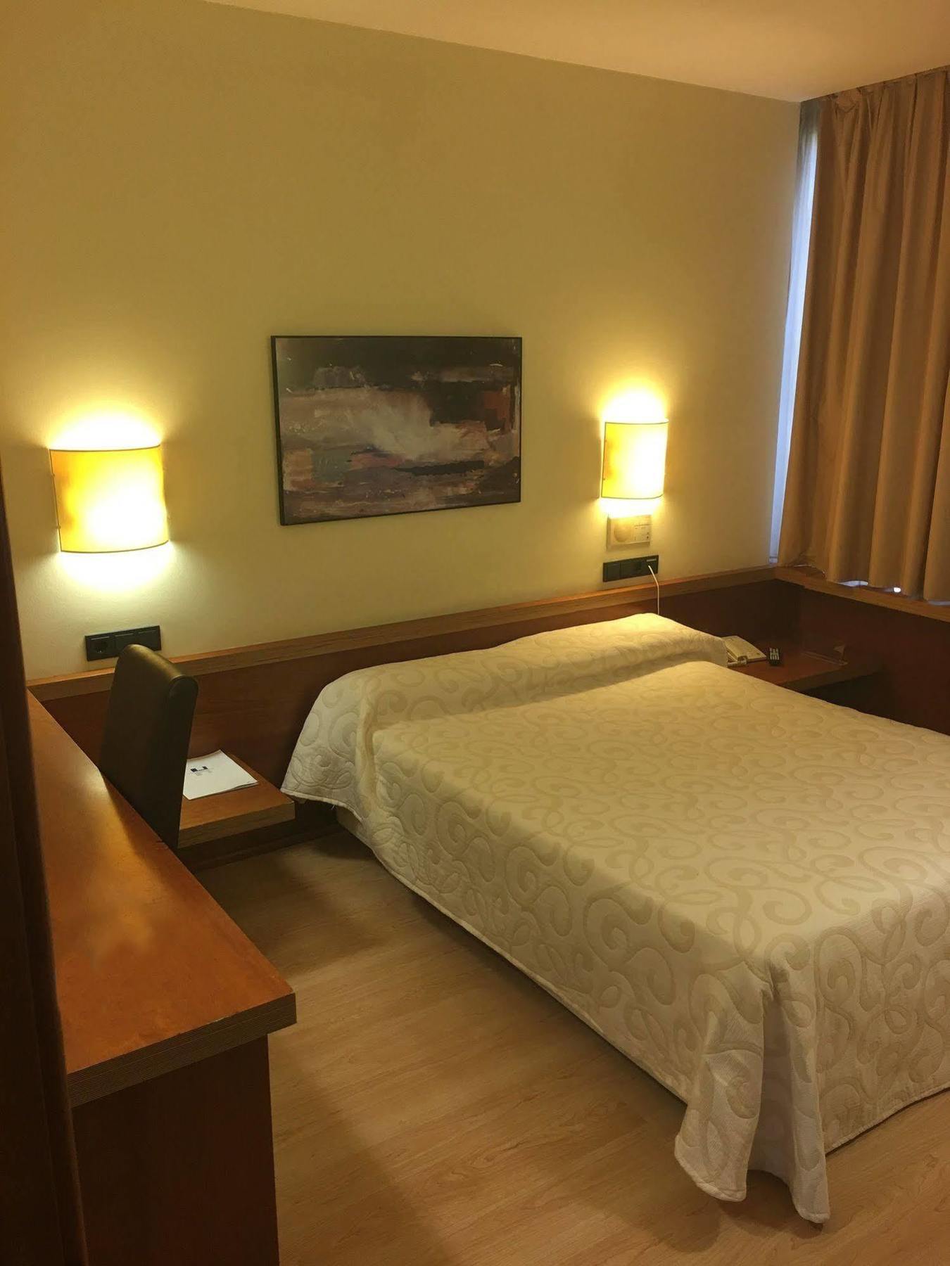 Duque De Wellington Hotel Витория-Гастейс Екстериор снимка
